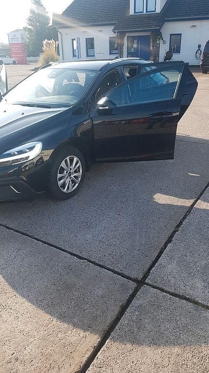 Gebraucht Volvo V40 CC Momentum 150 PS (110 kW) 2017 Schwarz Kombi