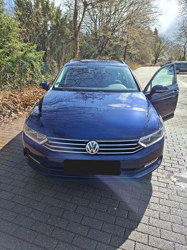 Gebraucht VW Passat Trendline 120 PS (88 kW) 2018 Blau Kombi