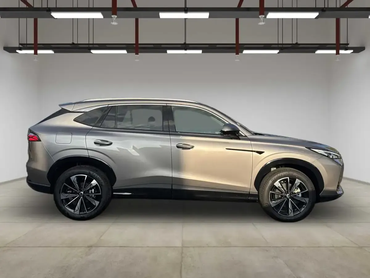 Neu MG HS Luxury 224 PS (164 kW) 2025 Weiß SUV