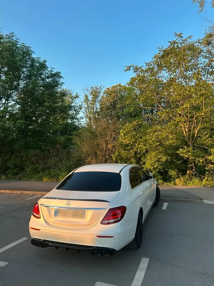 Gebraucht Mercedes E200 Avantgarde 150 PS (110 kW) 2018 Weiß Limousine