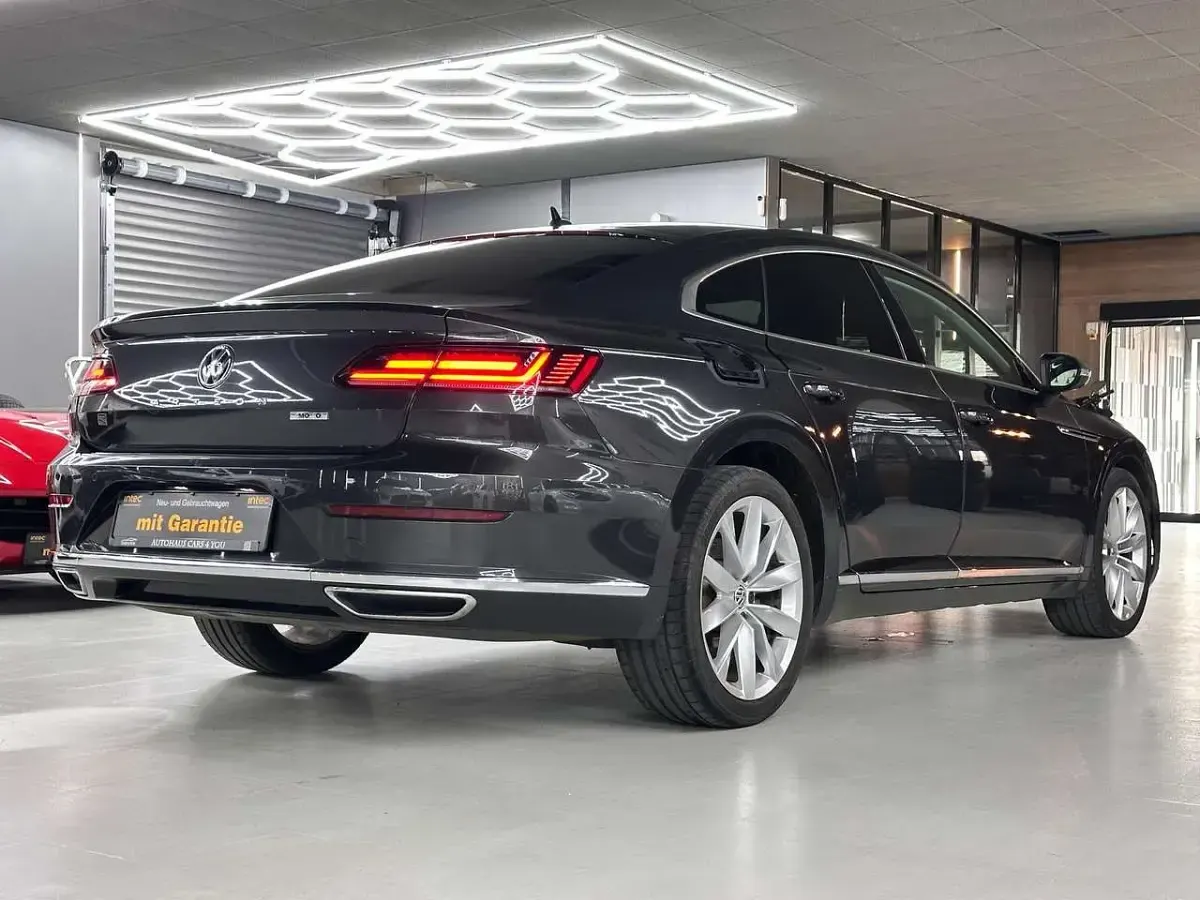 Gebraucht VW Arteon Elegance 190 PS (139 kW) 2018 Mangangrau metallic Kleinwagen