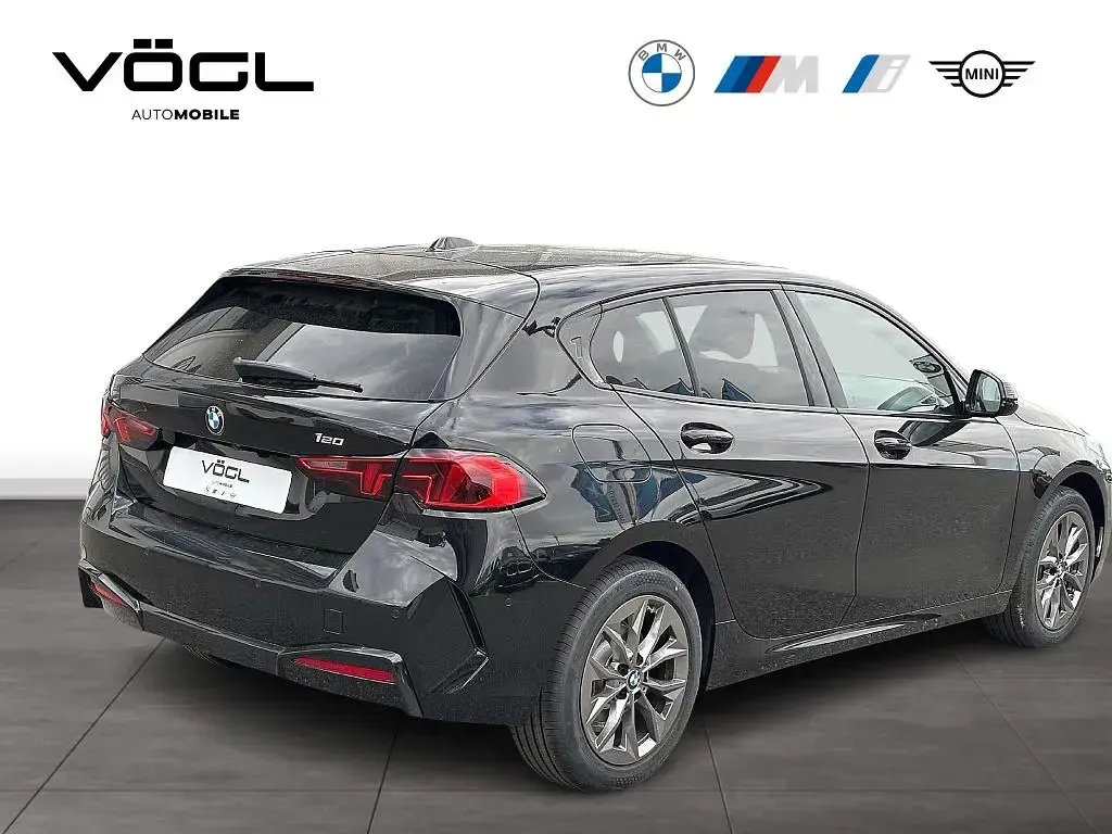 Neu BMW 120 156 PS (114 kW) 2026 Schwarz Kleinwagen