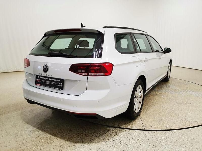 Gebraucht VW Passat Conceptline 150 PS (110 kW) 2022 Gletscherweiß metallic Kombi