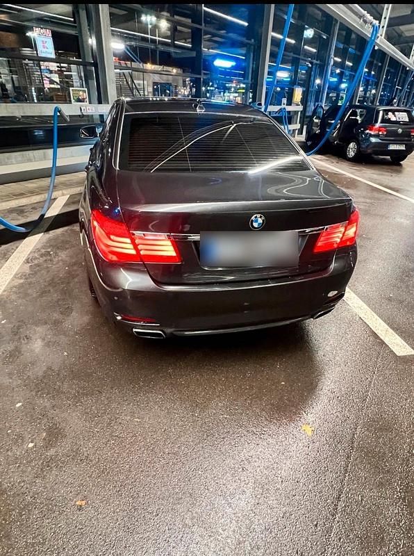 Gebraucht BMW 740 303 PS (222 kW) 2010 Grau Limousine