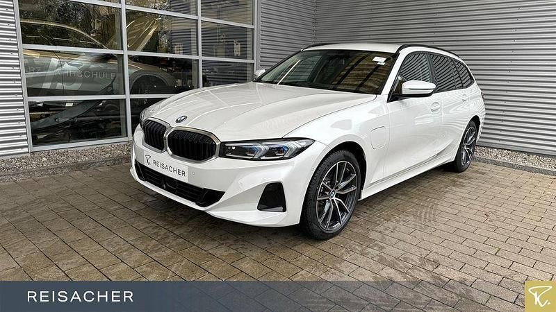 Weiß Gebraucht 2025 BMW 330e Sport Line Limousine | 55.490 € (Fairer Preis) - Bild 1/4