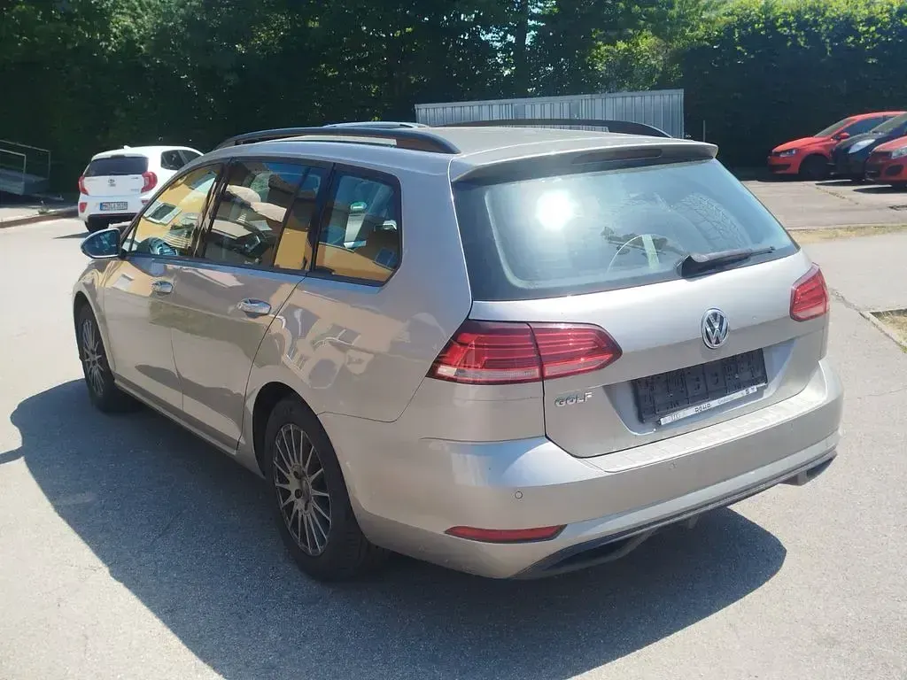 Second-hand VW Golf VII 110 CP (80 kW) 2018 Auriu Break