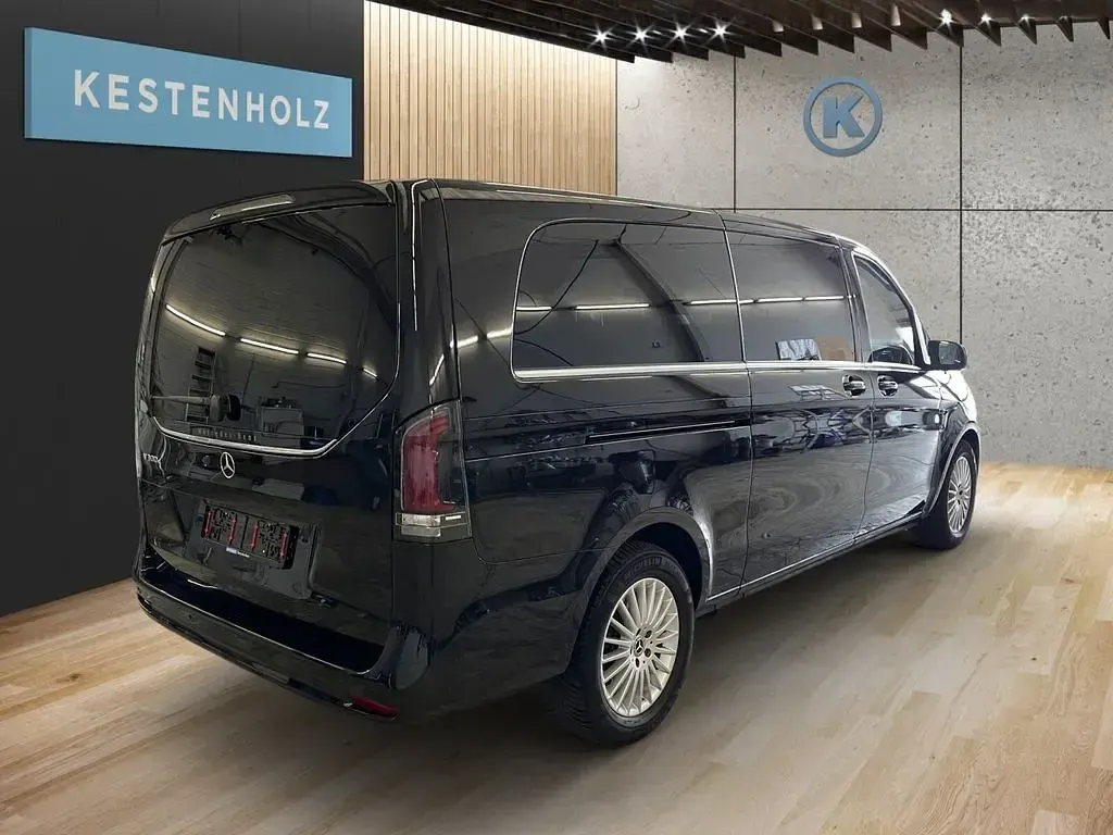 Gebraucht Mercedes V300 Avantgarde 237 PS (174 kW) 2025 Schwarz Van / Kleinbus