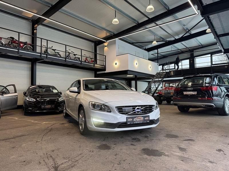 Gebraucht Volvo V60 Business Edition 224 PS (164 kW) 2017 Weiß Kombi