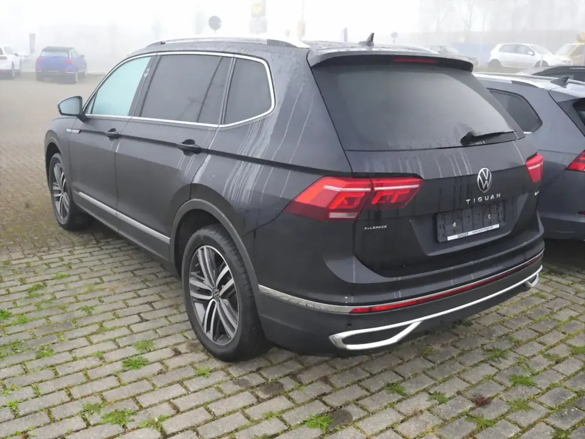 Gebraucht VW Tiguan Allspace Elegance 190 PS (139 kW) 2023 Deep black perleffekt SUV