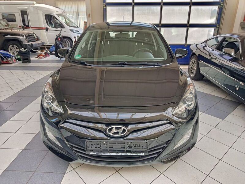 Schwarz Gebraucht 2013 Hyundai i30 Classic Kombi | 6.950 € (Fairer Preis) - Bild 1/4