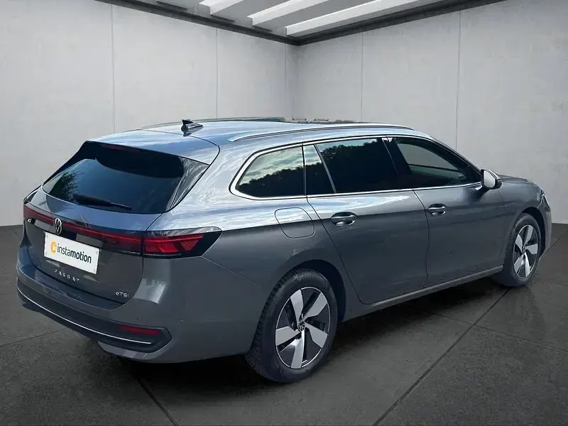 Gebraucht VW Passat 150 PS (110 kW) 2025 Grau Kombi