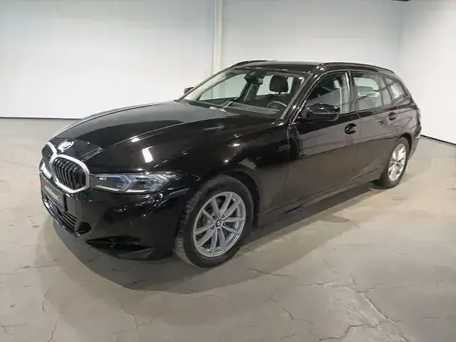 Gebraucht BMW 320 Sport Line 190 PS (139 kW) 2023 Schwarz Limousine