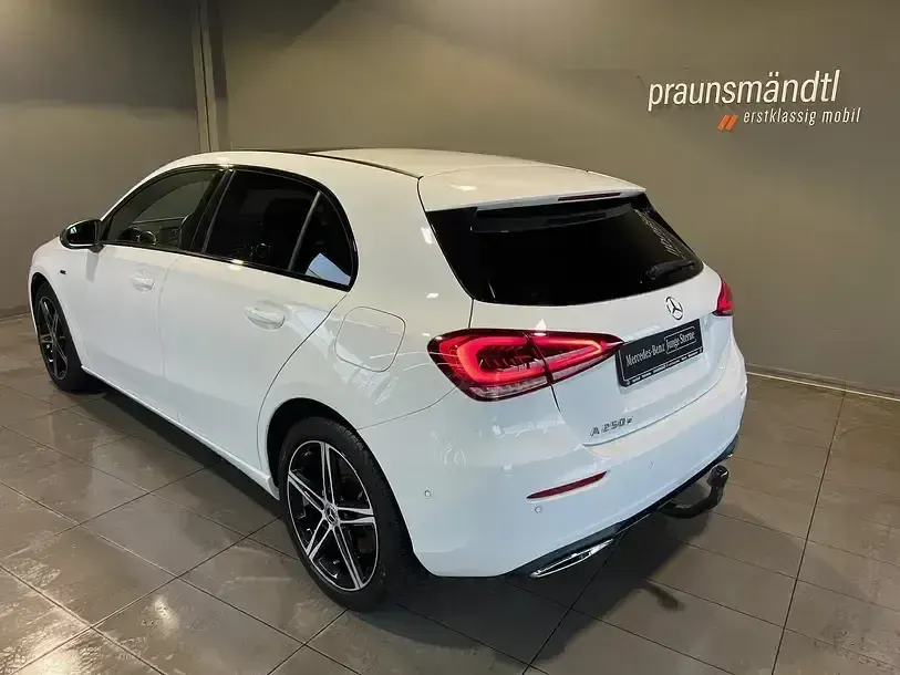 Gebraucht Mercedes A250 Progressive 160 PS (117 kW) 2021 Weiß Limousine