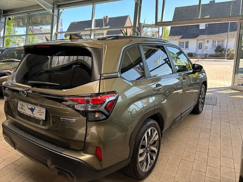 Gebraucht Subaru Forester Platinum 136 PS (100 kW) 2025 Weiß SUV