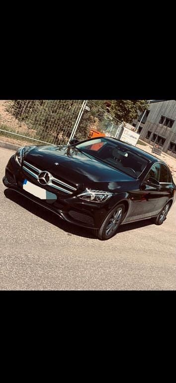 Schwarz Gebraucht 2018 Mercedes C180 Limousine | 21.500 € (Fairer Preis) - Bild 1/4