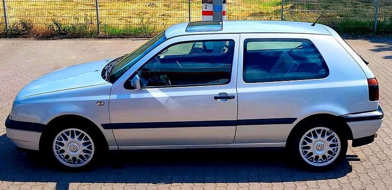 Gebraucht VW Golf III 75 PS (55 kW) 1996 Silber Kleinwagen