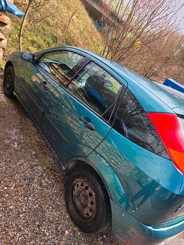 Gebraucht Ford Focus 75 PS (55 kW) 1999 Grün Kleinwagen