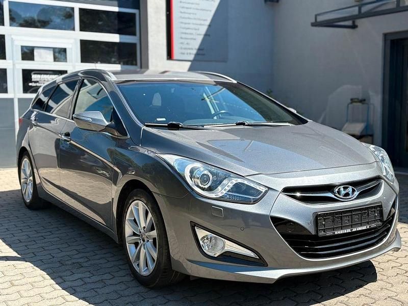 Silber Gebraucht 2012 Hyundai i40 Premium Kombi | 8.290 € (Fairer Preis) - Bild 1/4