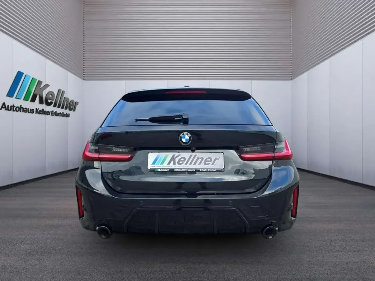 Gebraucht BMW 320 M Sport 190 PS (139 kW) 2024 Saphirschwarz Kombi