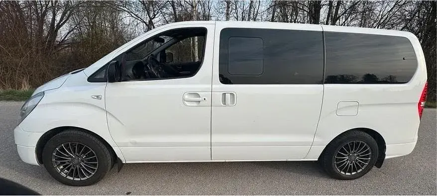 Gebraucht Hyundai H-1 170 PS (125 kW) 2015 Weiß Van / Kleinbus