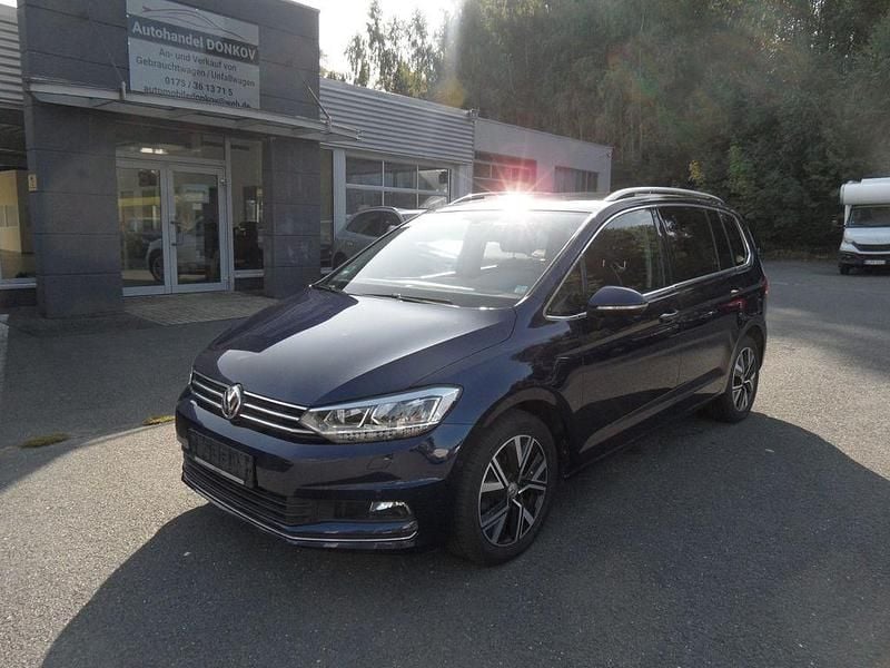 Blau Gebraucht 2019 VW Touran Highline Van / Kleinbus | 17.650 € (Superpreis) - Bild 1/4
