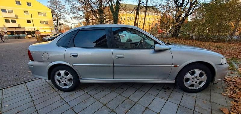 Gebraucht Opel Vectra 136 PS (100 kW) 1999 Silber Limousine