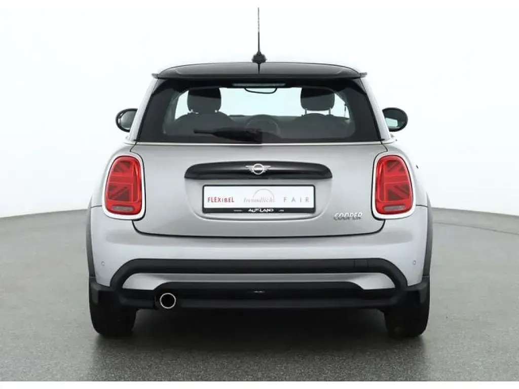 Gebraucht Mini Cooper 136 PS (100 kW) 2023 Melting silver iii (metallic) Kleinwagen