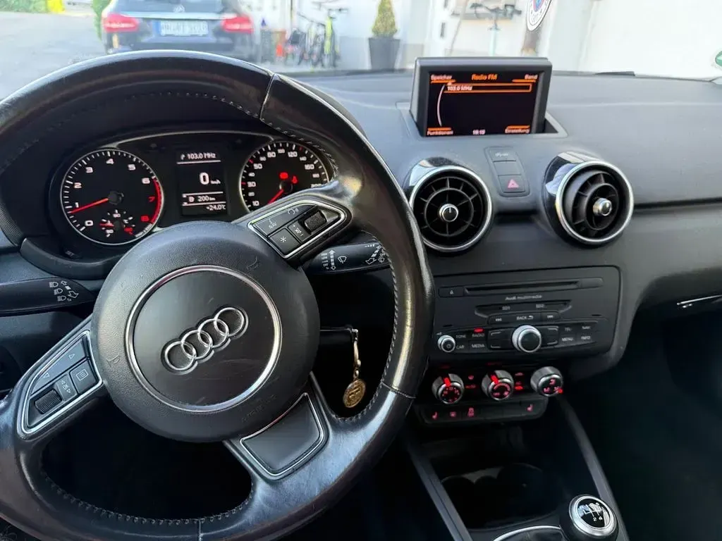 Gebraucht Audi A1 Ambition 86 PS (63 kW) 2011 Grau Kleinwagen