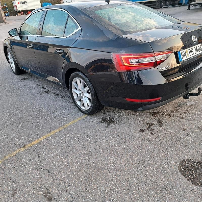 Gebraucht Skoda Superb 120 PS (88 kW) 2018 Schwarz Limousine