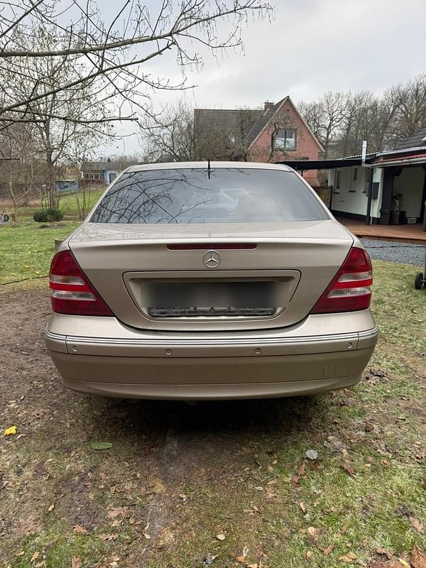 Gebraucht Mercedes C180 143 PS (105 kW) 2004 Gold Limousine