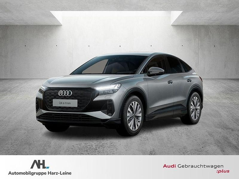 Grau Gebraucht 2025 Audi Q4 Sportback e-tron Advanced SUV | 49.939 € (Fairer Preis) - Bild 1/4