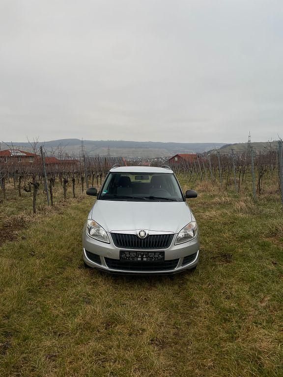 Silber Gebraucht 2010 Skoda Fabia Ambiente Kombi | 3.200 € (Etwas zu teuer) - Bild 1/4