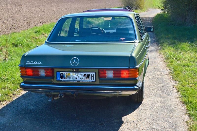 Gebraucht Mercedes E300 88 PS (64 kW) 1984 Grün Limousine