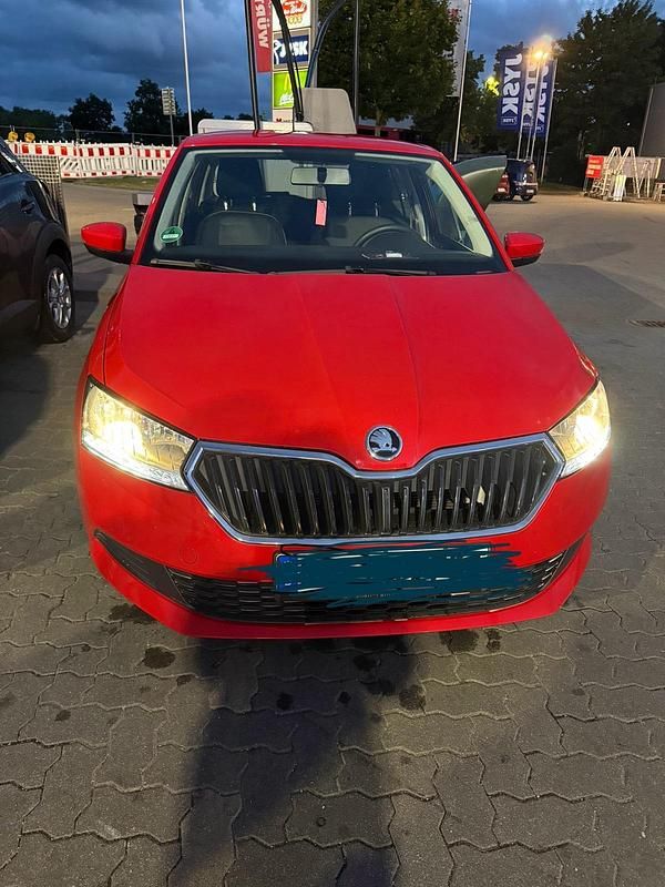 Rot Gebraucht 2020 Skoda Fabia Active Limousine | 9.600 € (Guter Preis) - Bild 1/4
