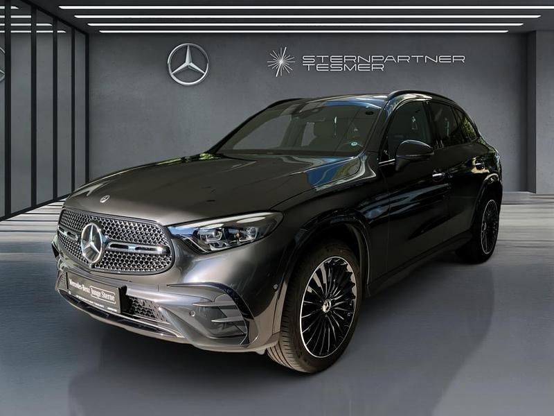 Grau Gebraucht 2024 Mercedes GLC300e AMG SUV | 63.850 € (Fairer Preis) - Bild 1/3