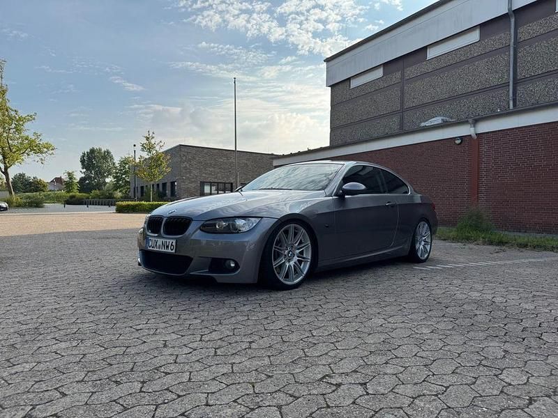 Grau Gebraucht 2006 BMW 335 M Performance Coupé | 17.500 € (Fairer Preis) - Bild 1/4