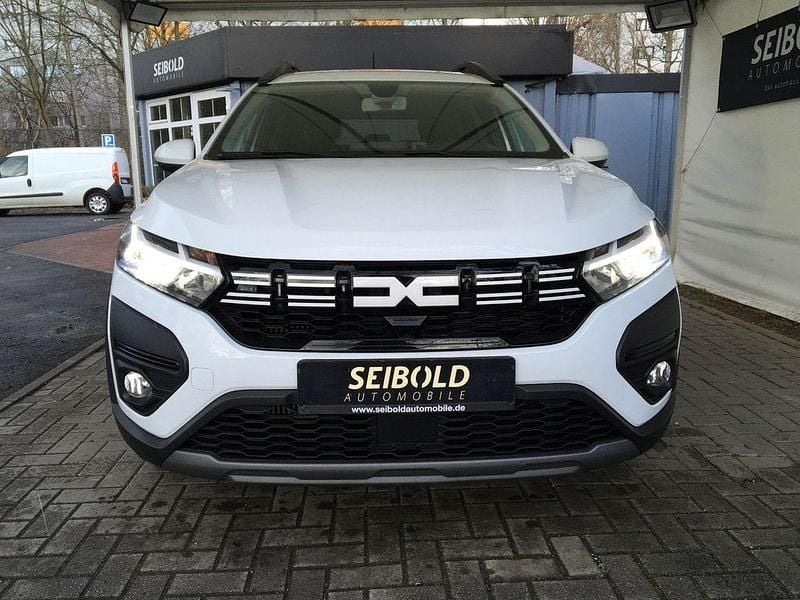Gebraucht Dacia Jogger Expression 101 PS (74 kW) 2023 Weiß Van / Kleinbus