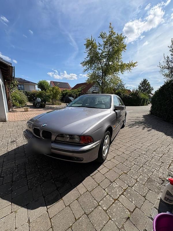 Grau Gebraucht 2000 BMW 520 Limousine | 2.900 € (Fairer Preis) - Bild 1/4