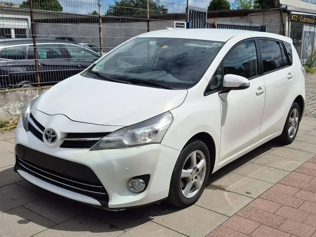 Gebraucht Toyota Verso Life 126 PS (92 kW) 2013 Super white 2 Van / Kleinbus