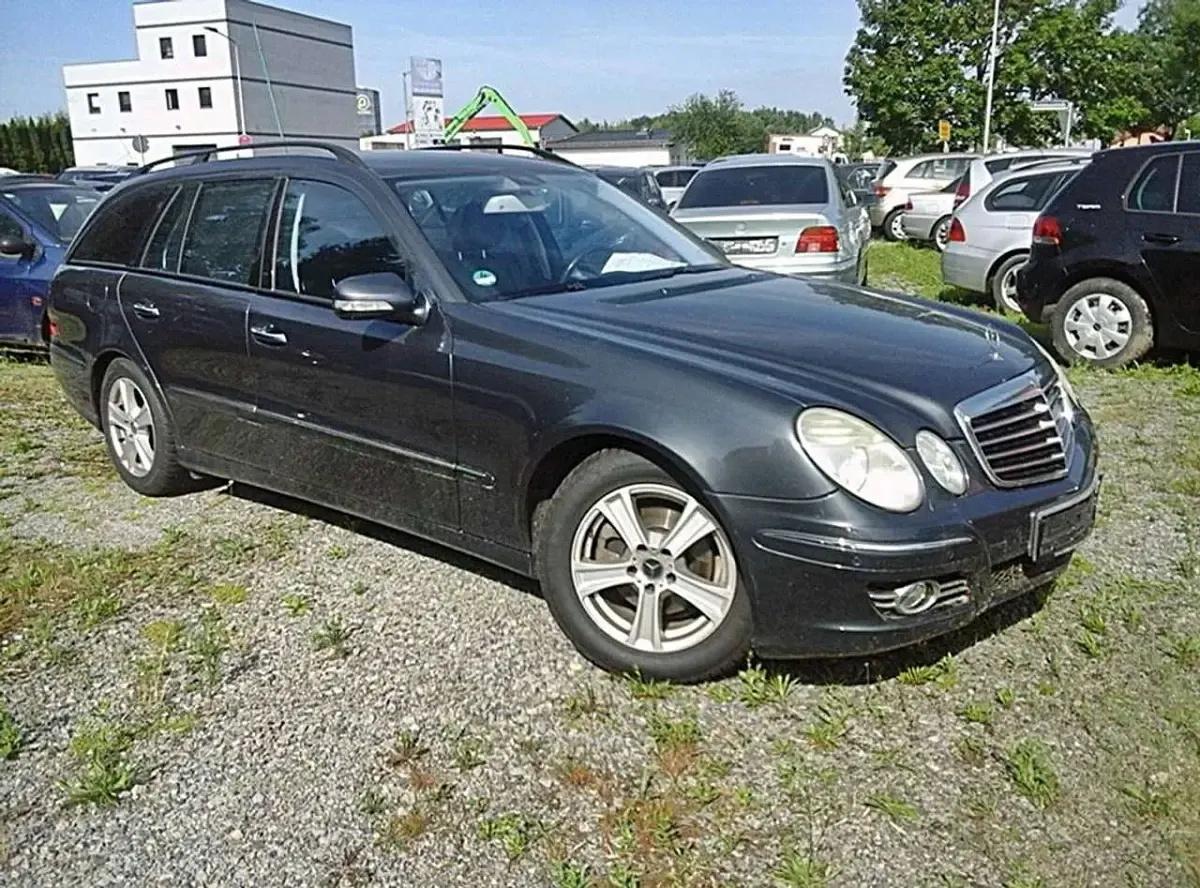 Gebraucht Mercedes E220 Avantgarde 204 PS (150 kW) 2009 Tenoritgrau  metalliclack Kombi
