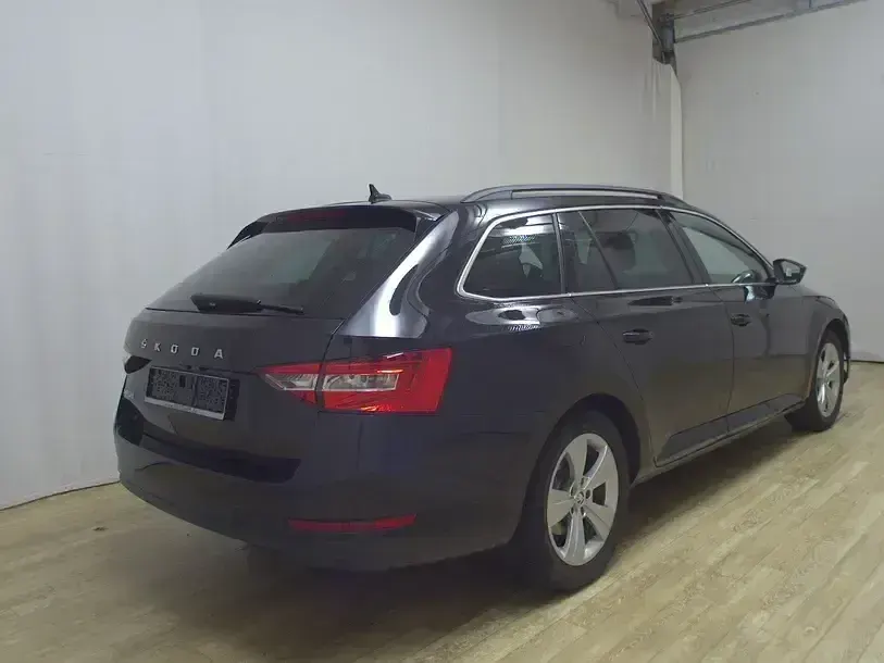 Gebraucht Skoda Superb Ambition 150 PS (110 kW) 2021 Schwarz magic perleffekt (metallic) Kombi