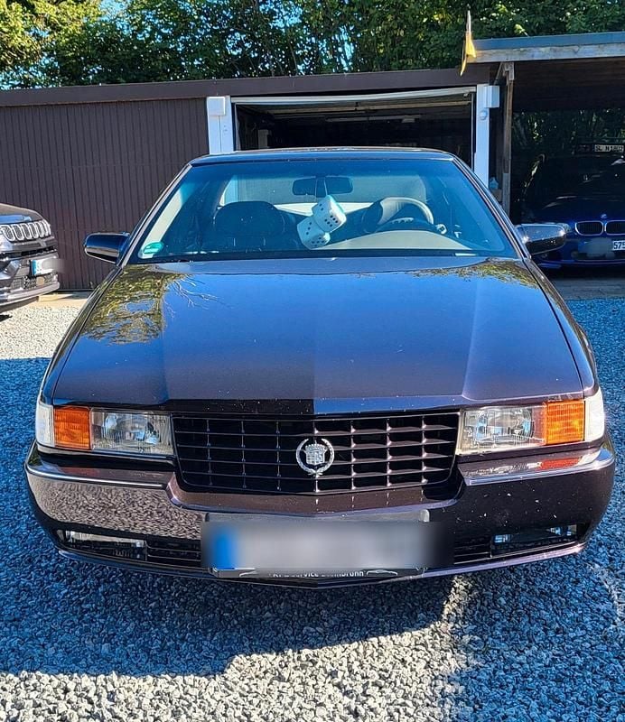 Violet Gebraucht 1992 Cadillac Seville STS Limousine | 5.600 € - Bild 1/4