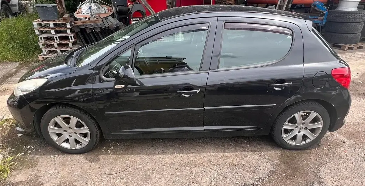 Gebraucht Peugeot 207 120 PS (88 kW) 2008 Schwarz Kleinwagen