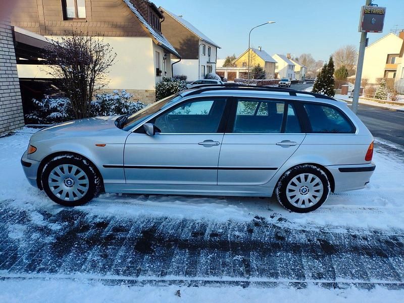 Gebraucht BMW 320 170 PS (125 kW) 2003 Silber Kombi