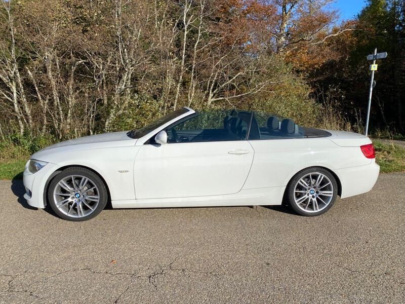 Weiß Gebraucht 2012 BMW 320 Cabriolet M Sport Cabrio | 14.790 € (Etwas zu teuer) - Bild 1/4