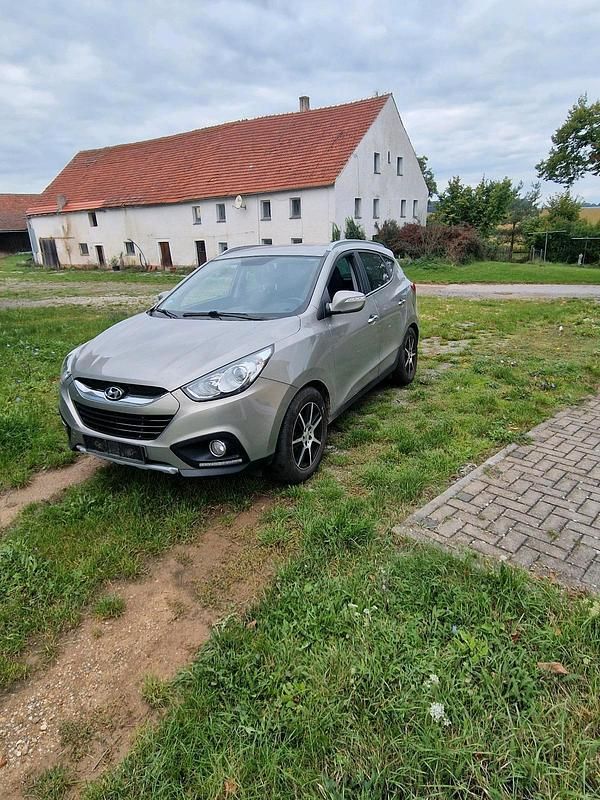 Beige Gebraucht 2011 Hyundai ix35 SUV | 7.999 € (Fairer Preis) - Bild 1/4