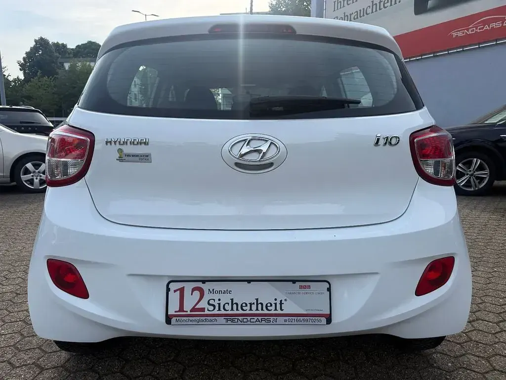Gebraucht Hyundai i10 Edition 67 PS (49 kW) 2015 Weiß Kleinwagen