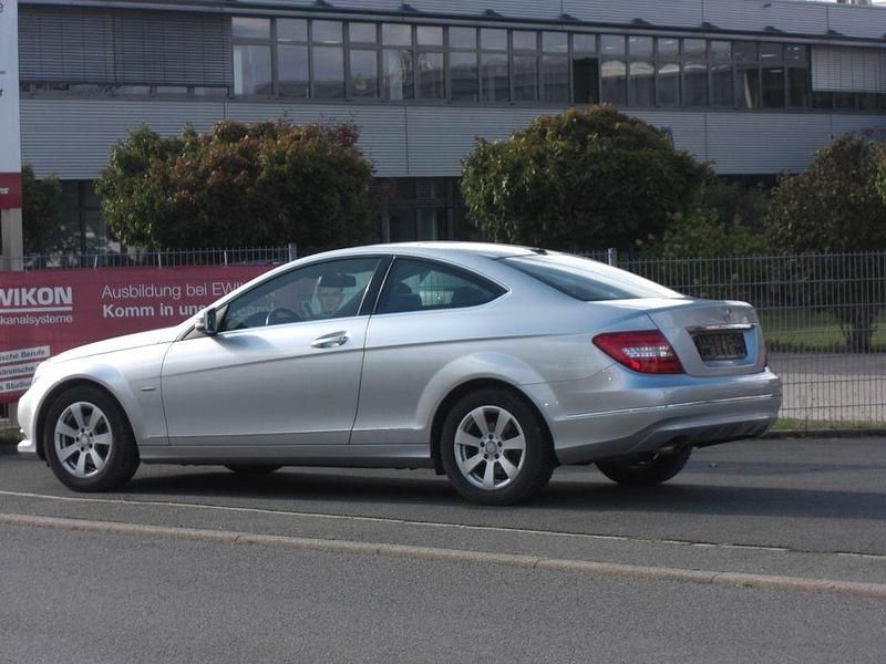 Gebraucht Mercedes C180 156 PS (114 kW) 2011 Silber Coupé