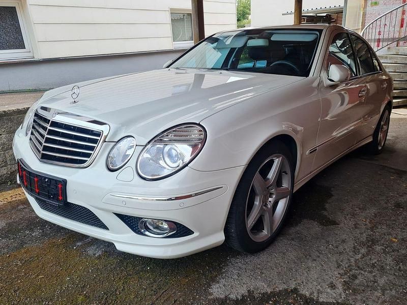 Weiß Gebraucht 2008 Mercedes E350 Avantgarde Limousine | 20.000 € - Bild 1/4