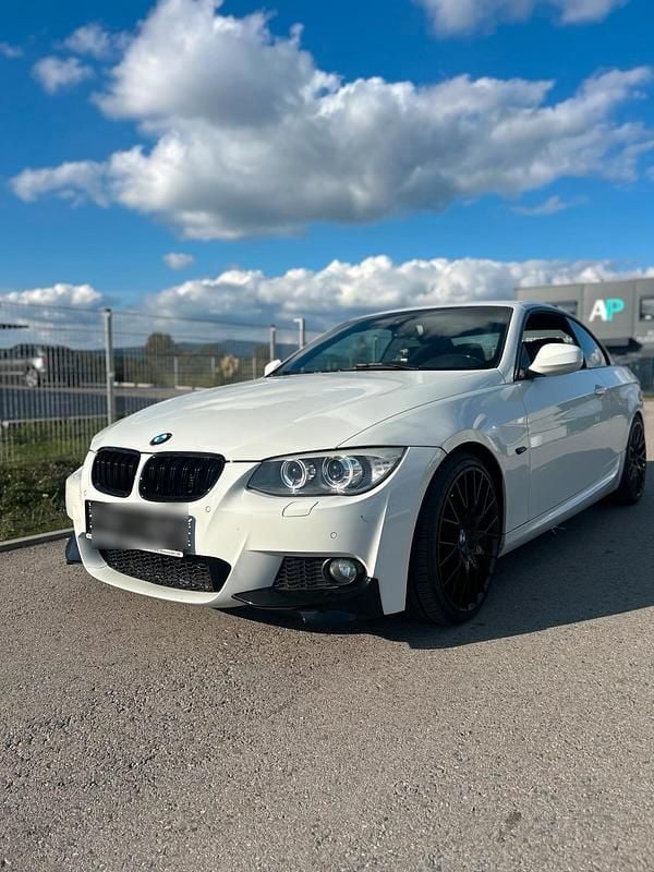 Weiß Gebraucht 2011 BMW 330 Cabriolet M Sport Cabrio | 11.800 € (Superpreis) - Bild 1/4